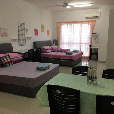 Azin Ramli Studio เซอรีเคมบางัน ภายนอก รูปภาพ